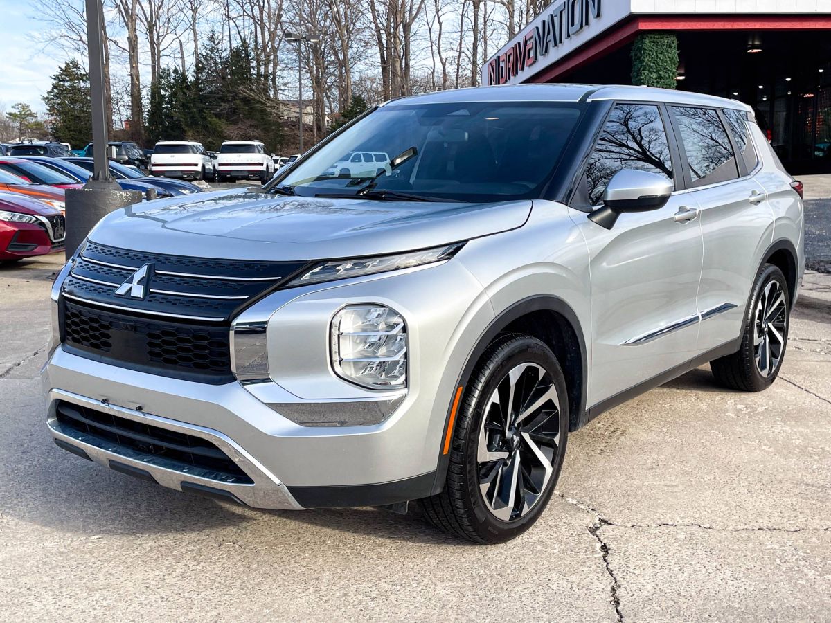 Silver 2022 Mitsubishi Outlander SUV / Crossover Front-Wheel Drive Automatic