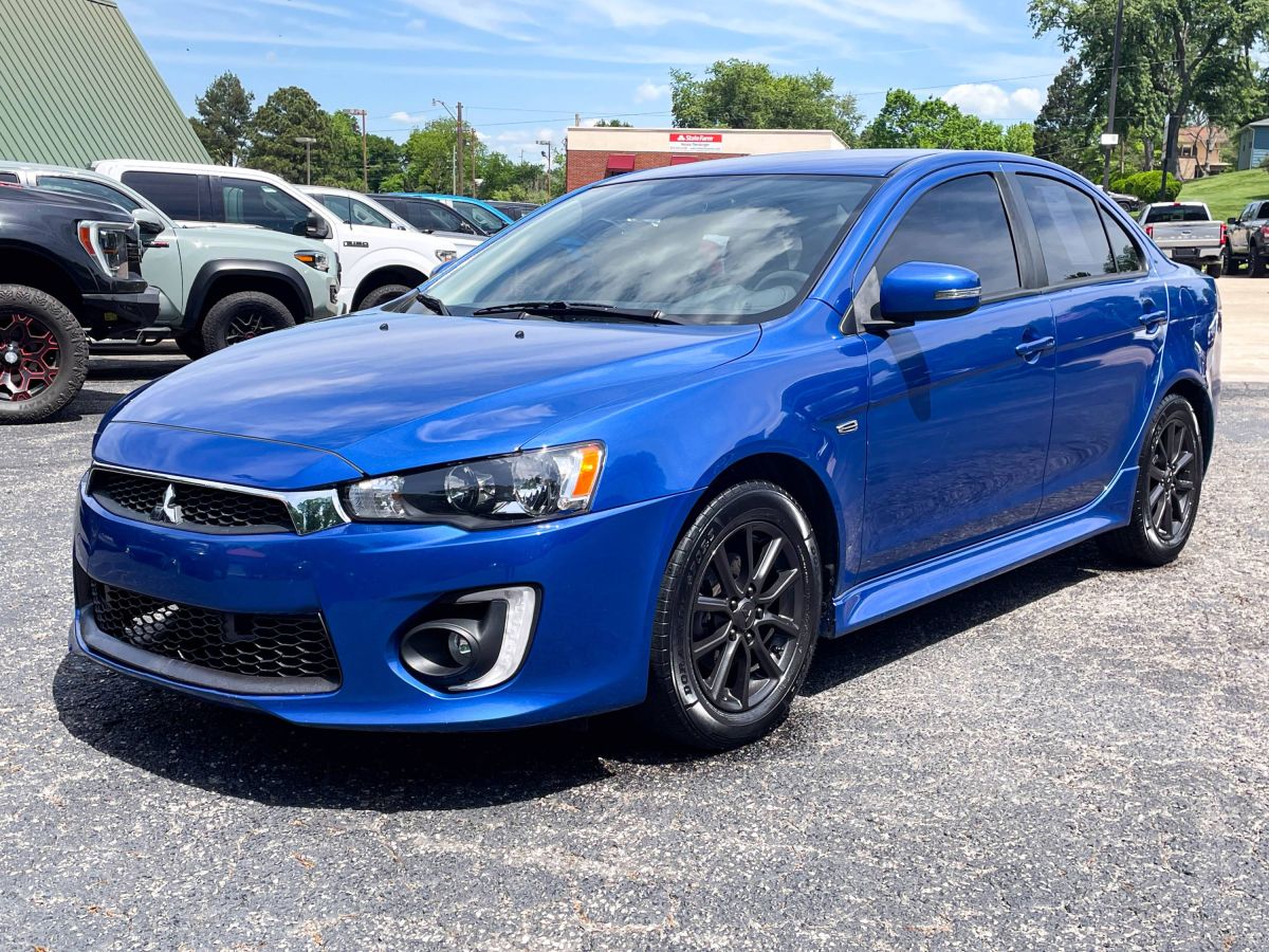 2016 Mitsubishi Lancer ES CVT's photo
