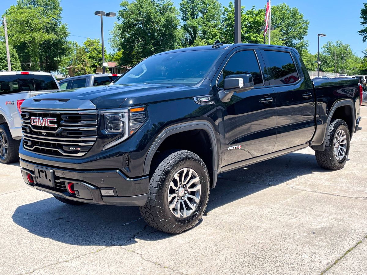 2023 GMC Sierra 4WD Crew Cab Short Box AT4's photo