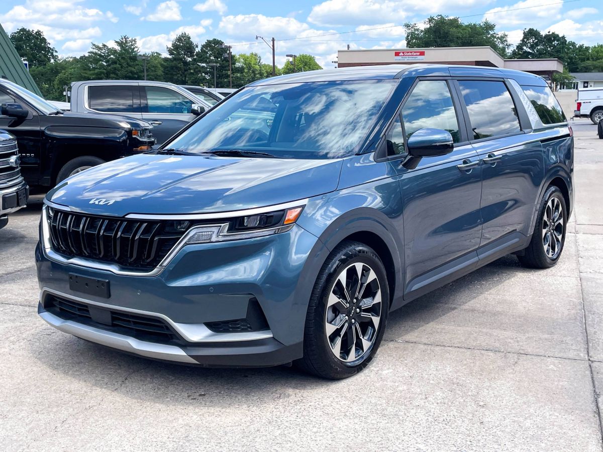 2024 Kia Sedona EX's photo