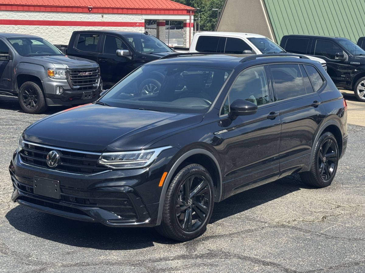 2024 Volkswagen Tiguan 2.0T SE R-Line Black 4Motion's photo