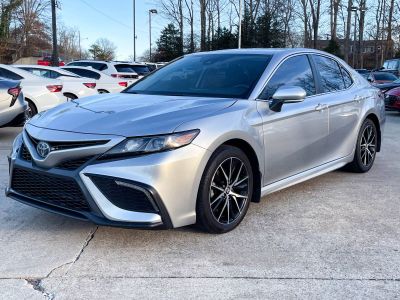 2024 Toyota Camry SE's photo